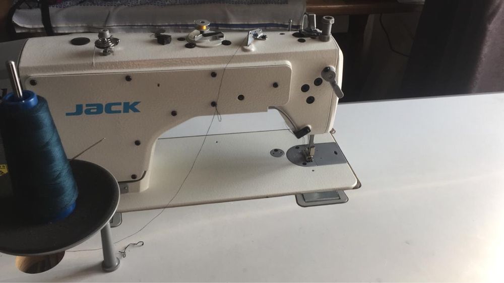 Продам Швейную машину Jack JK-F5