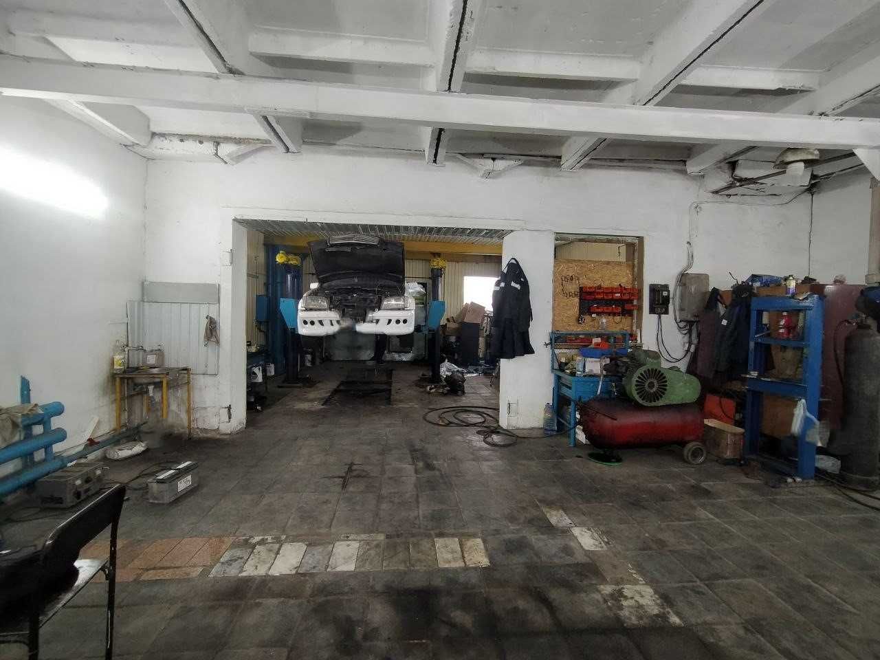 В продаже территория с боксами, под любой вид деятельности.