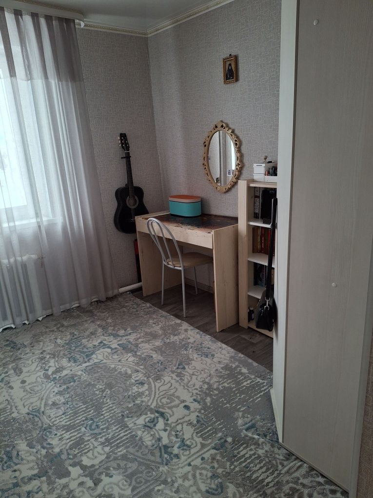 Продам полдома ул Каржауова 6/2, трехкомнатный