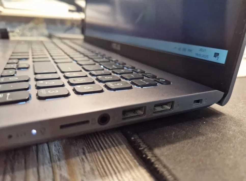 Ноутбук Asus\ОЗУ 8гб\SSD\состояние хорошее\2