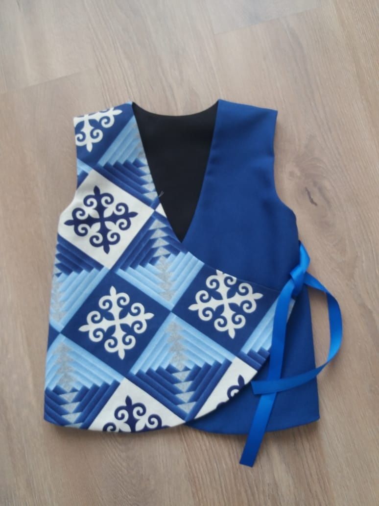 Продам детские жилетки новые