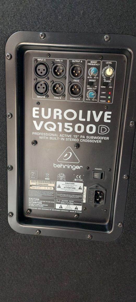 Активный сабвуфер Behringer