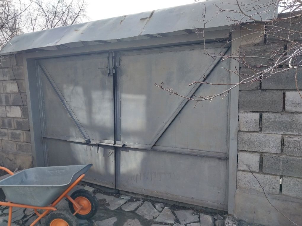Продам ворота гаражные