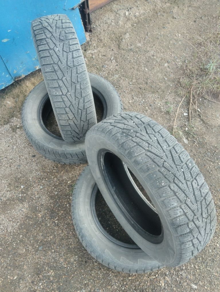 Продам шины на R15