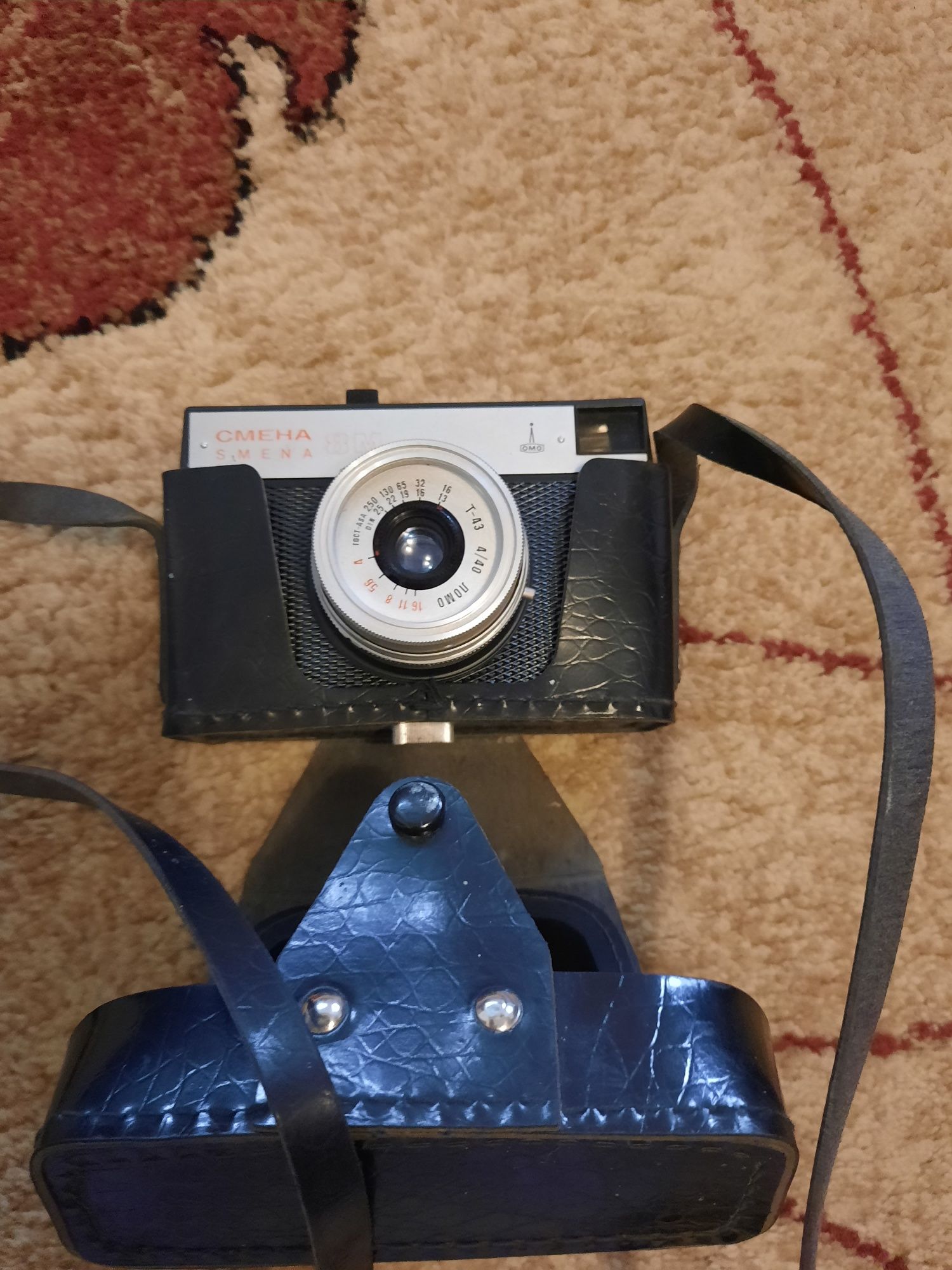 Продам часы весна ( нужен ремонт часов).фотоаппарат Смена 8