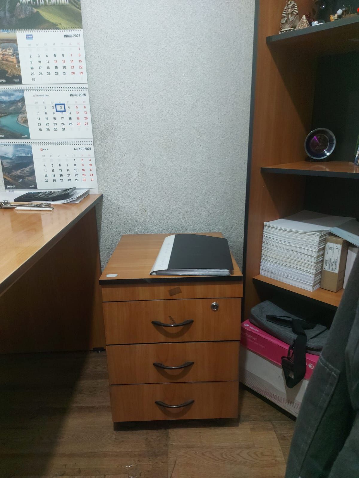 Продам офисный гарнитур 9 предметов