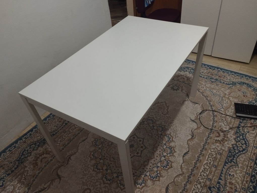 Продам стол кухонный Ikea мельтроп