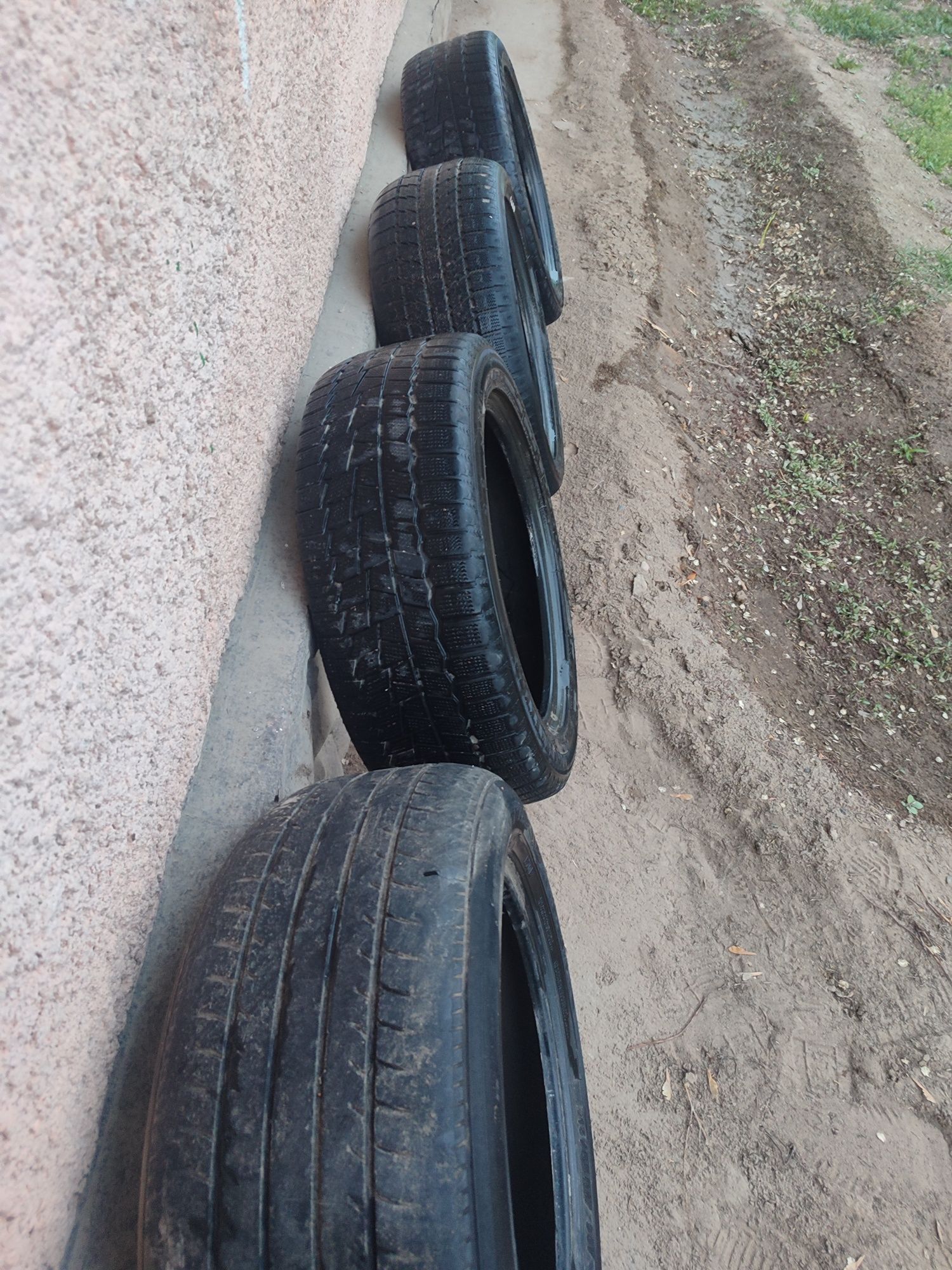 Продаю Б/У покрышки на 215/55 R17 ,  каждый по 5000 тенге