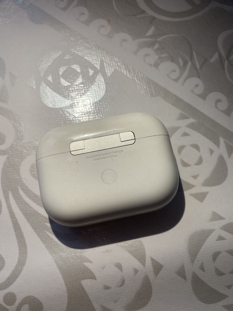 AirPods Pro case 3 100% оригинал продаю только кейс