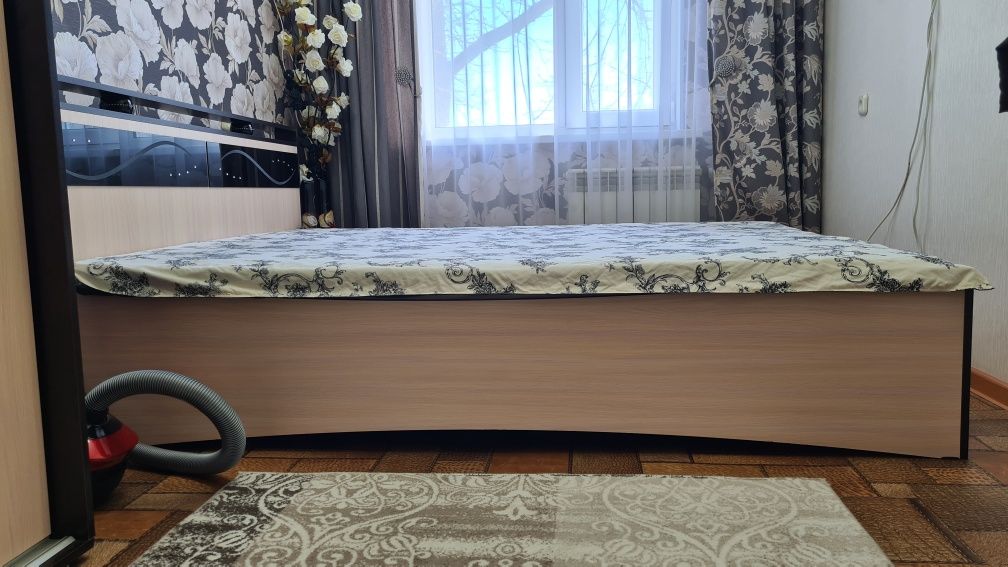 Двухспальняя кровать
