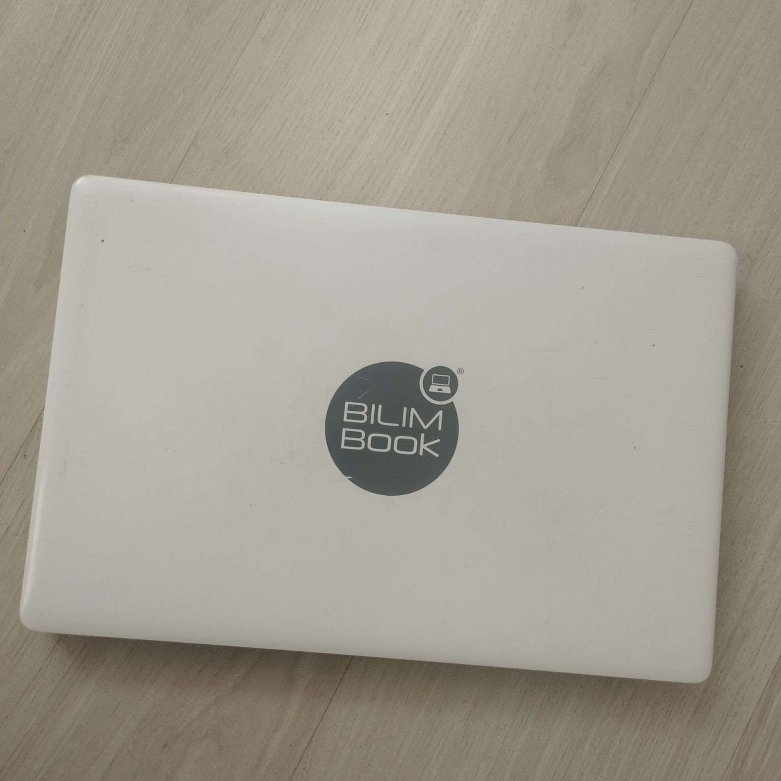 Ноутбук.  БілімБуук Bilimbook аламын