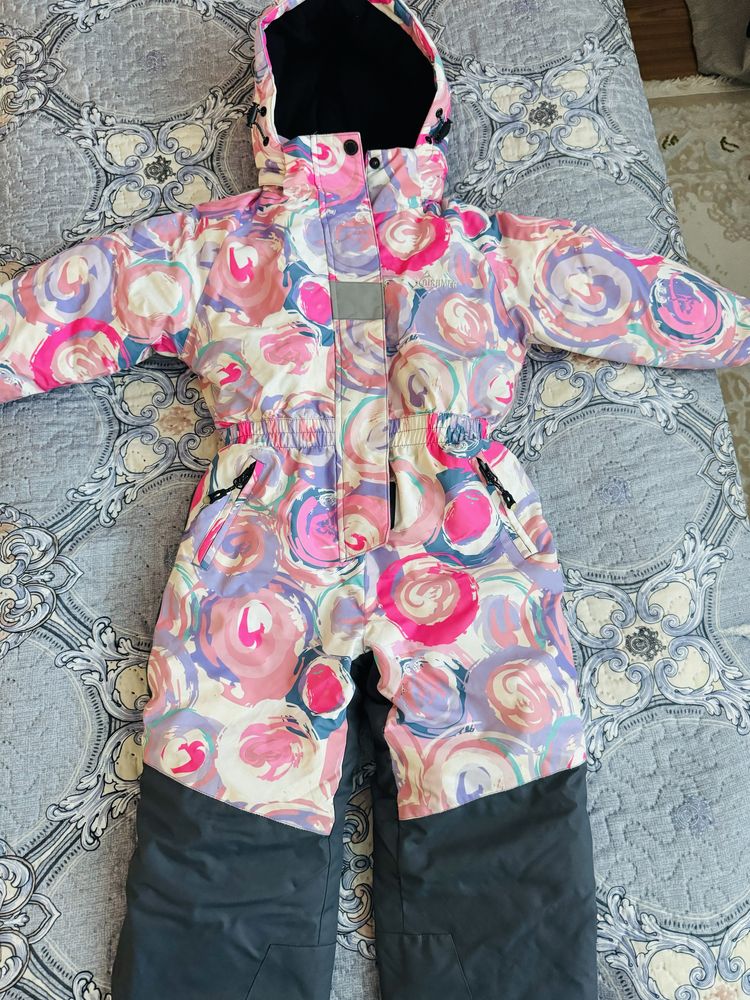 Продам детские куртки для девочки на 1-3 года.