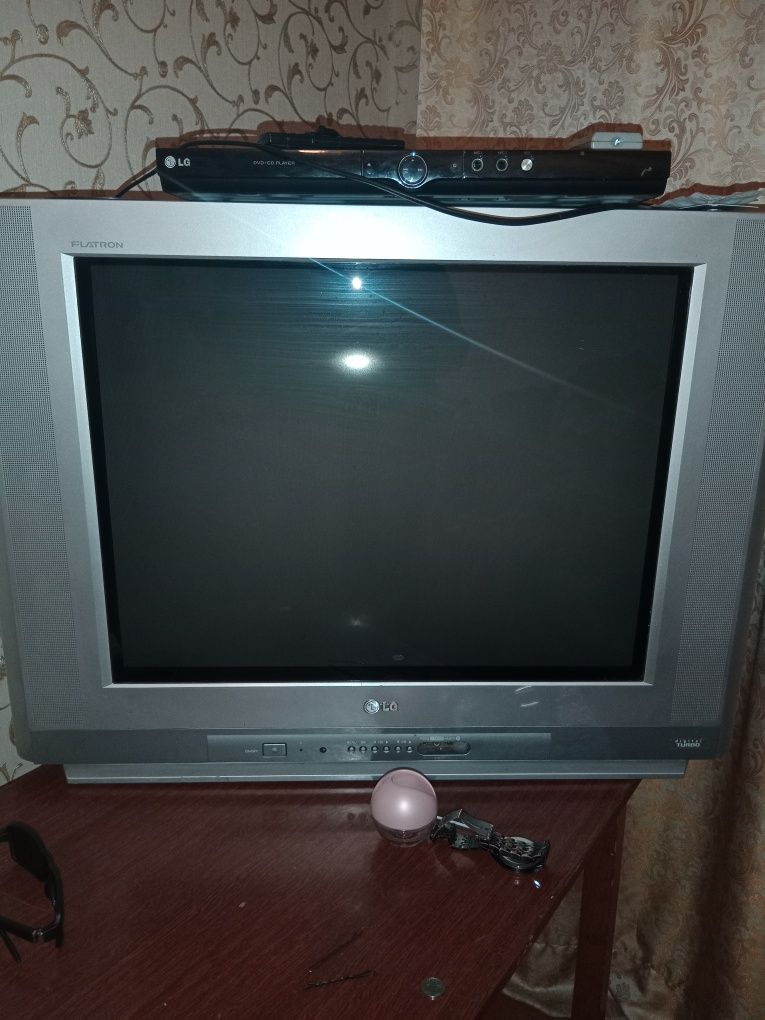 Продам , телевизор LG