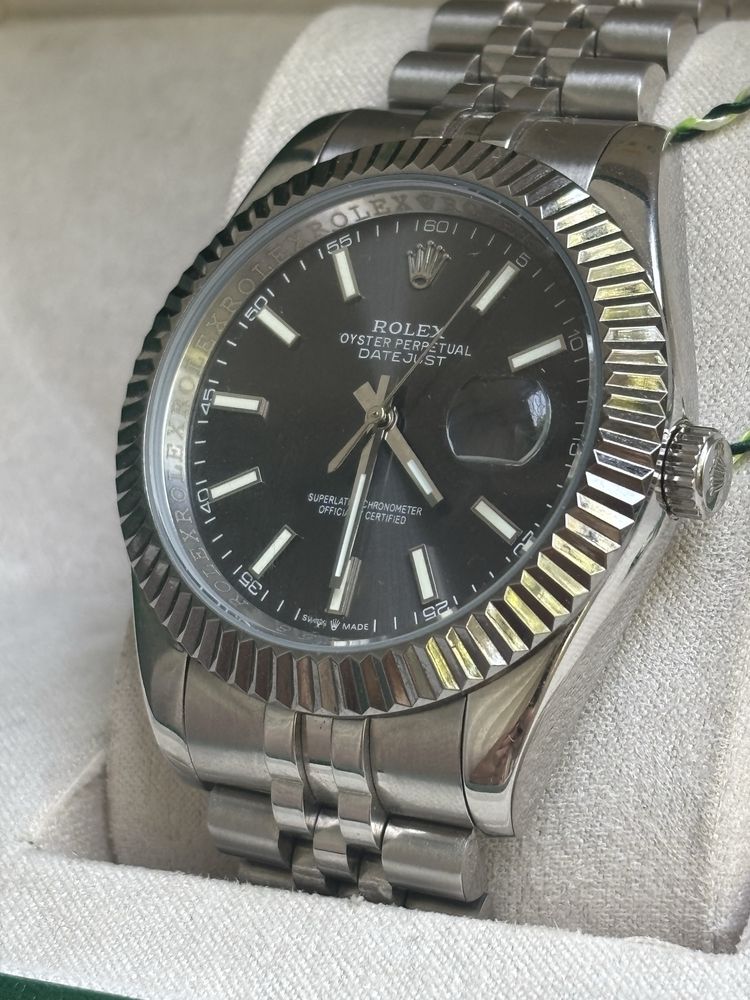 Обменяю часы Rolex Datejust, на телефон но есть небольшой минус.