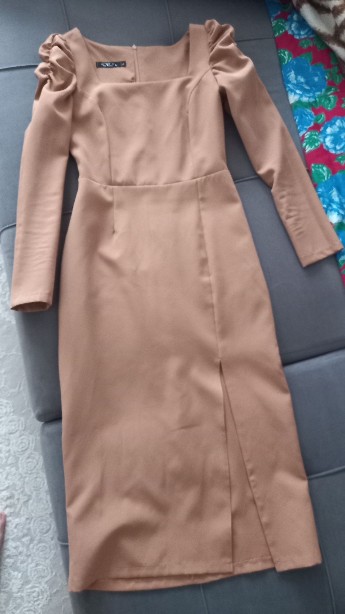 Продам женские платья