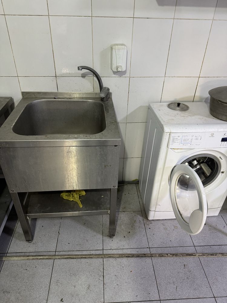 В связи с закрытием кафе распродаем все