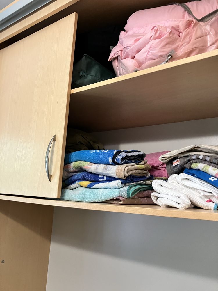 Продам шкаф для одежды и тв
