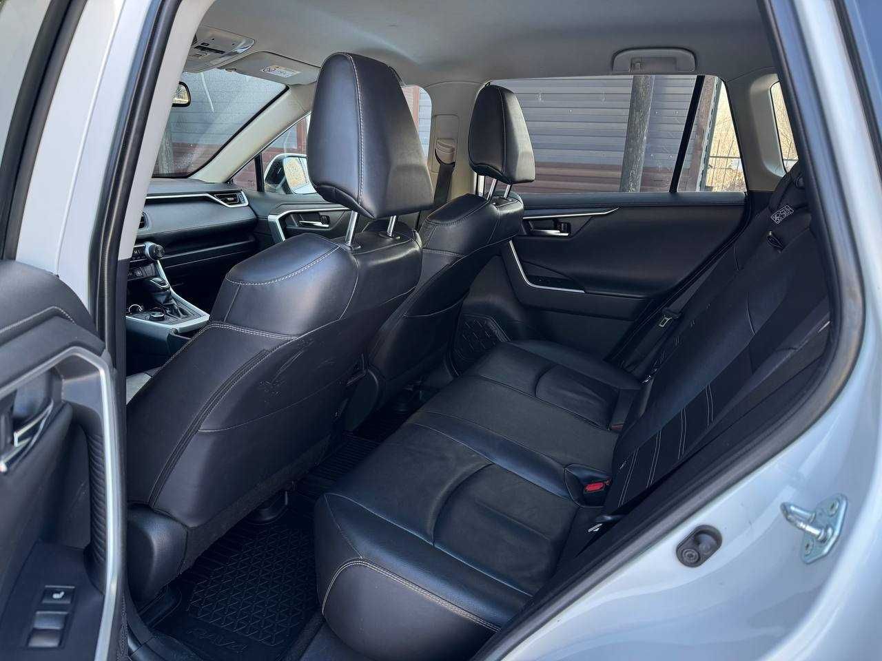 Toyota RAV4 БЕЗ ВОДИТЕЛЯ. Прокат авто. Аренда авто. Аренда машин.