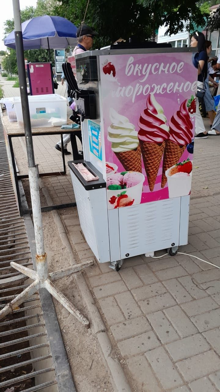 Продам аппарат морожен. с МЕСТОМ!
