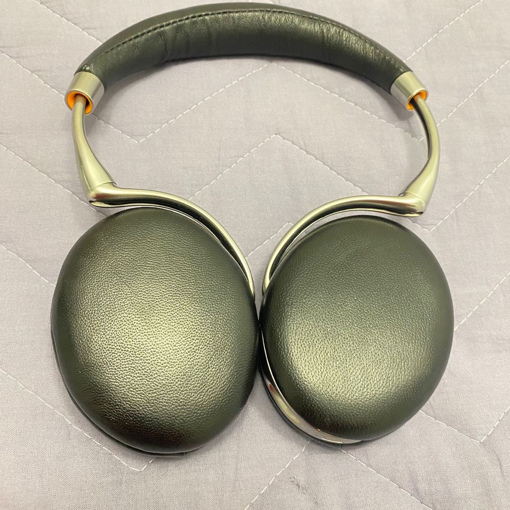 Parrot Zik 3 в хорошем состоянии и качестве наушники 2019 года.