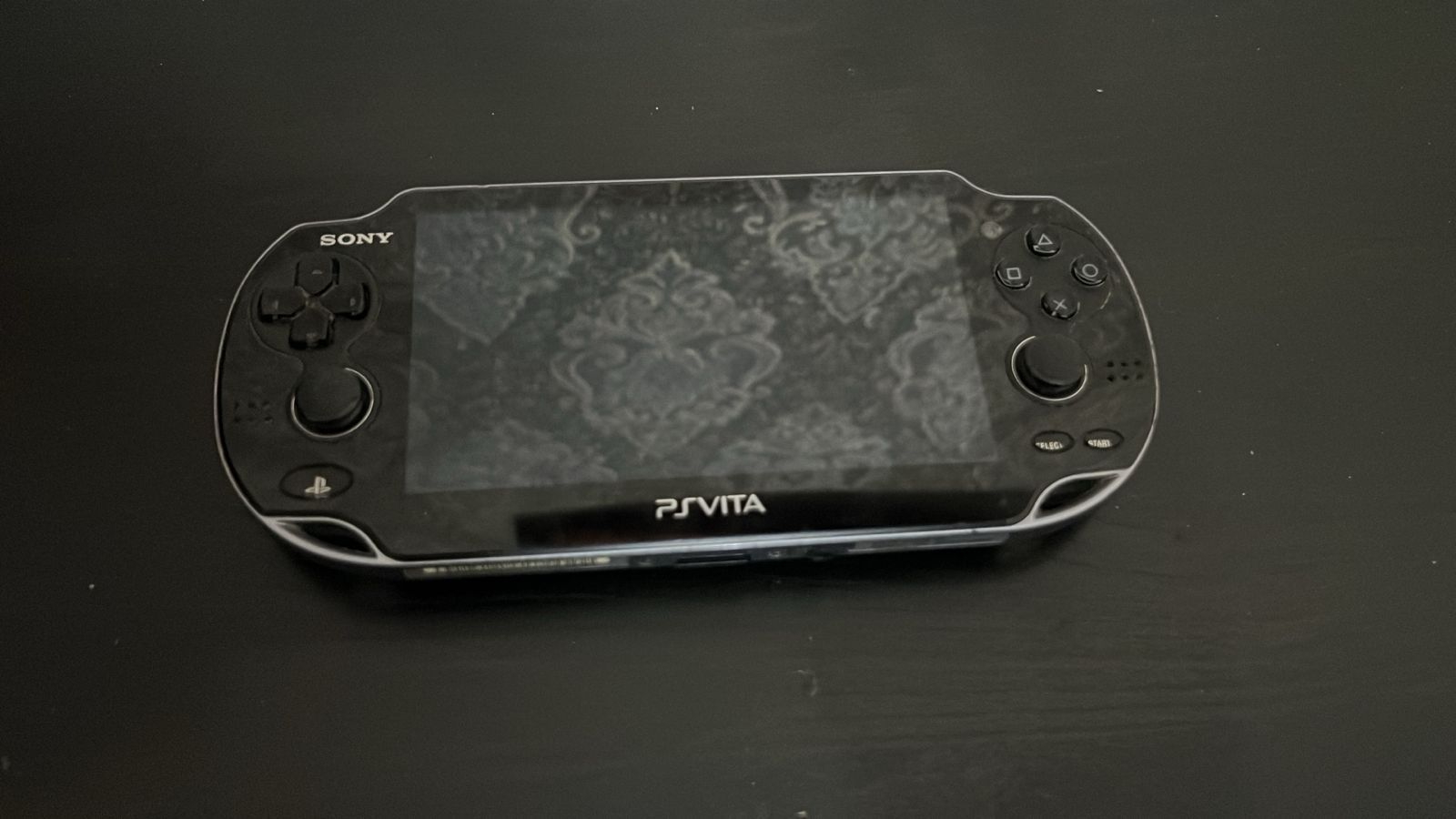Продаю ps vita в хорошем состоянии