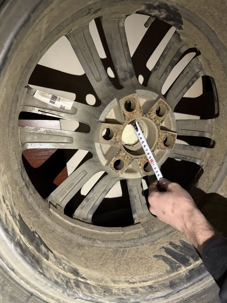 Продам летние шины с дисками Nissan Patrol-Bridgestone