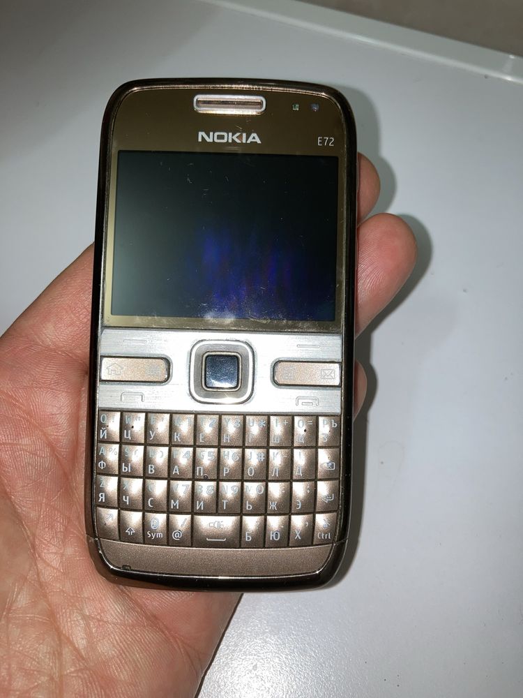 Продам телефон Nokia E72 bronze