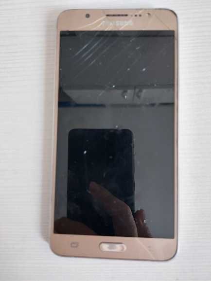 Продам телефон SAMSUNG J7