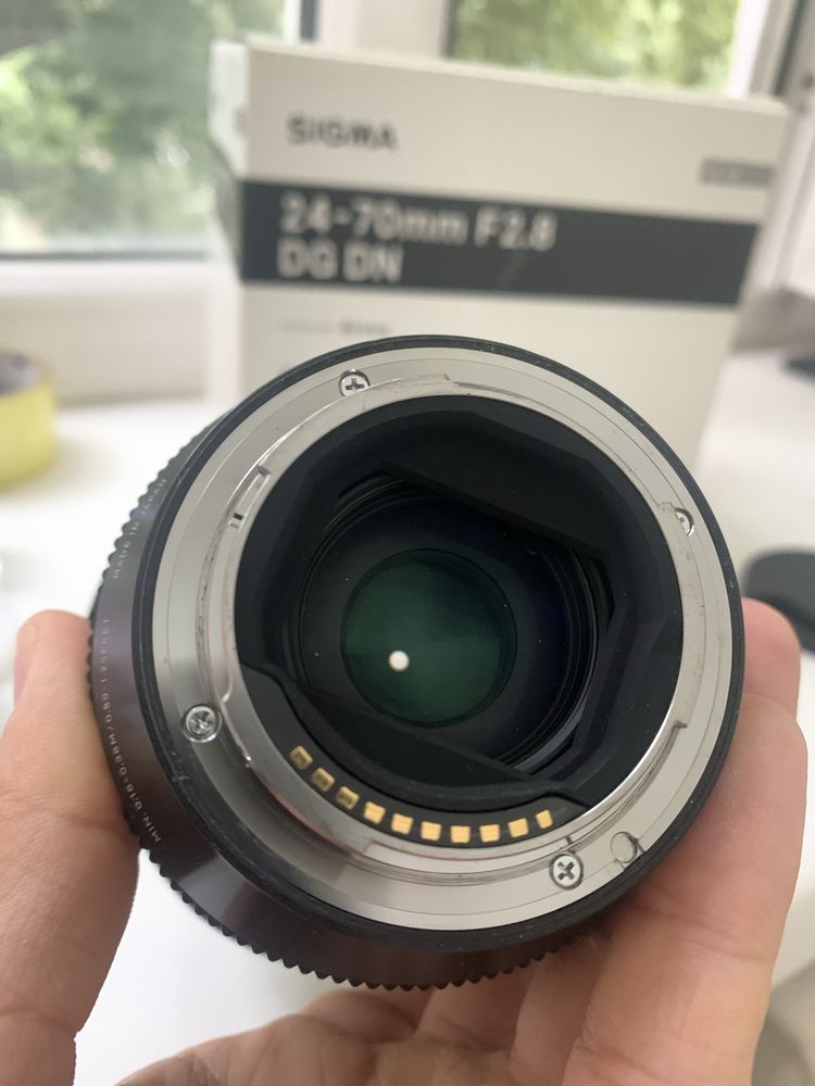 Sigma 24-70mm f/2.8 DG DN Art для Sony E-mount