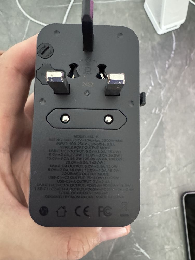 Зарядное устройство Momax 1 World. GAN 140 W