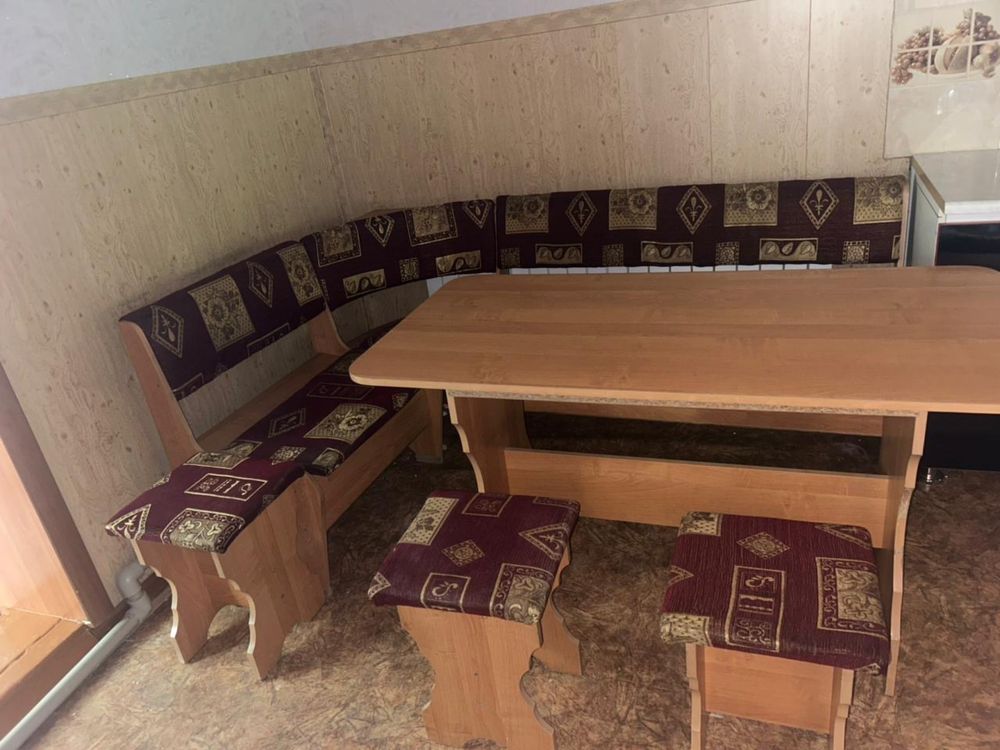 Стол, табуретки, угловой