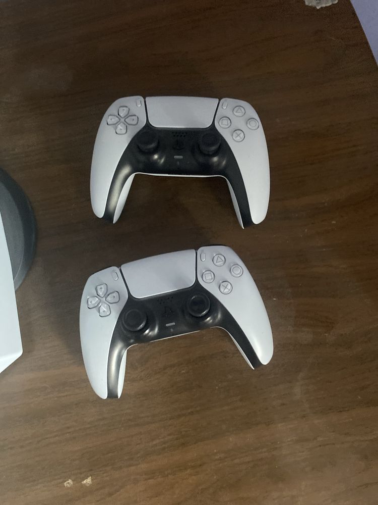 Playstation 5 в идеальном состояние, торг есть, пишите заоните