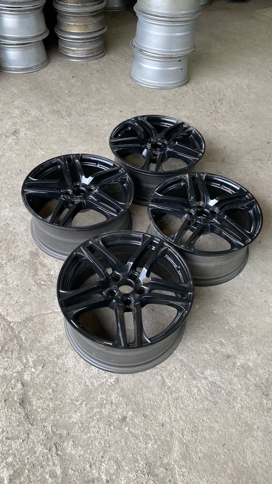 R18 PCD 5 *114,3 Комплект легкосплавных дисков