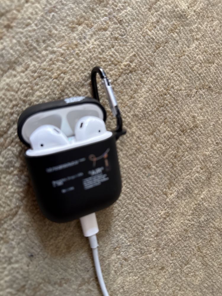 Airpods 2 нушник оргиналныи хорошыи качества новыи белый цвета компакн
