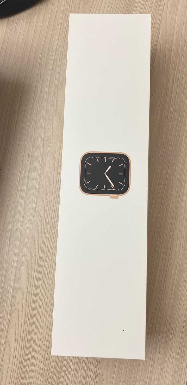 Apple Watch Series 5, 44 mm с коробкой и документами