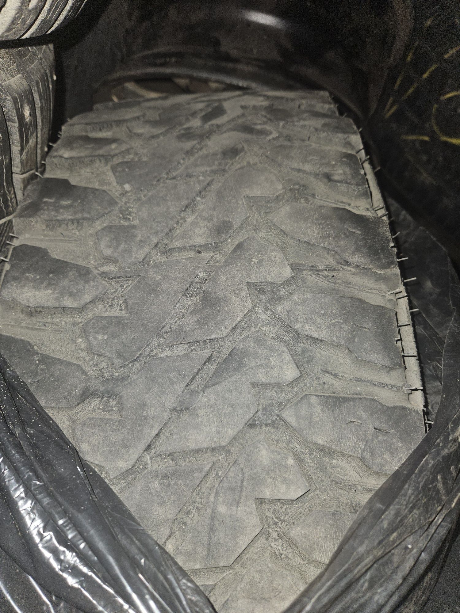 Продам грязевую резину Yokohama 265-70 R17 в хорошем состоянии четыре