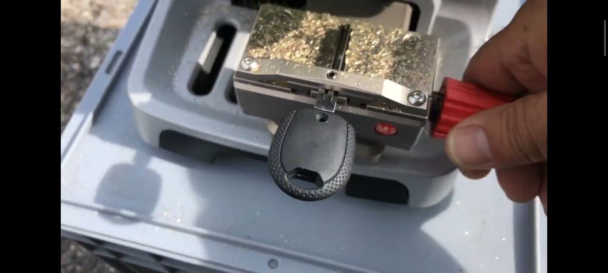 Аварийное вскрытие авто , востановление добавление чипа ключа в иммо