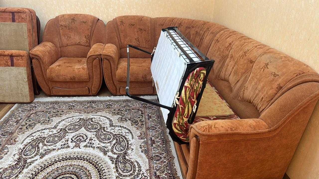Продам диван углом и кресло