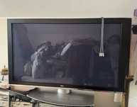 Телевизор на ножке со стеклянной тумбой NEC 50”