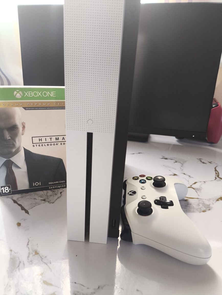 XBOX One S 512Gb/ в идеальном состоянии/рассрочка/Ред/игры дёшево .