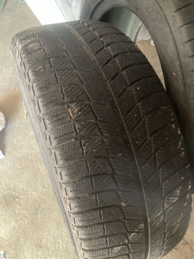 Фирма DUNLOP 4 шт в хорошем состоянии 205/55/R17, еще 2 шины есть