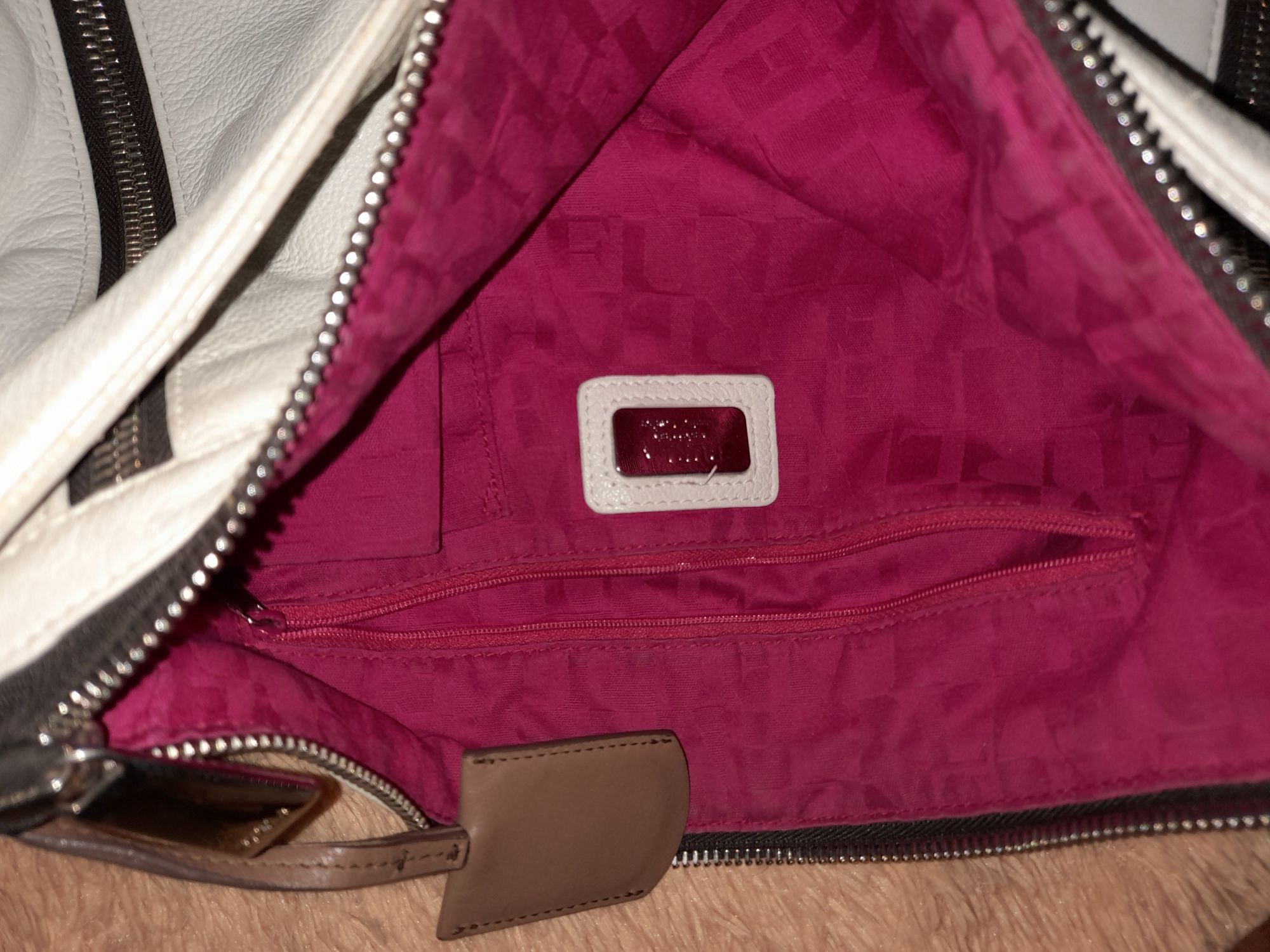 Белая сумка FURLA