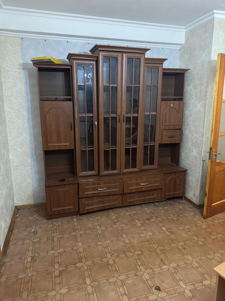 Шкафы и стол самовывоз срочно