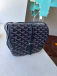 Продам срочно барсетку Goyard