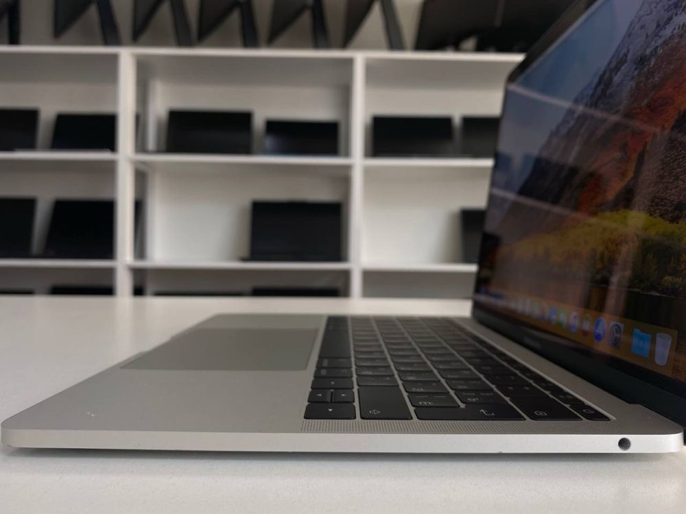 Ноутбук MacBook Pro 13 2017года Intel Core i5/8GB/SSD128/162 цикла