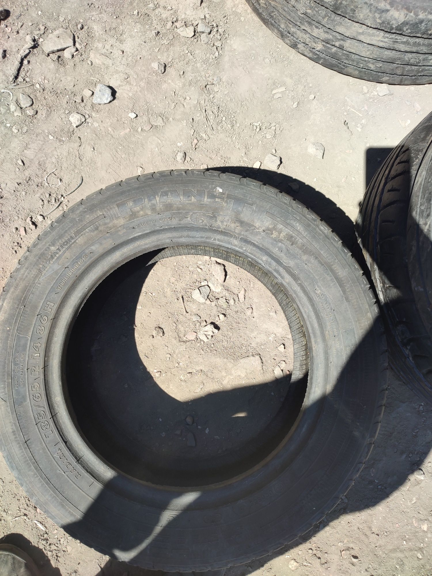 Шина безккмерка  размер  185/65 R14