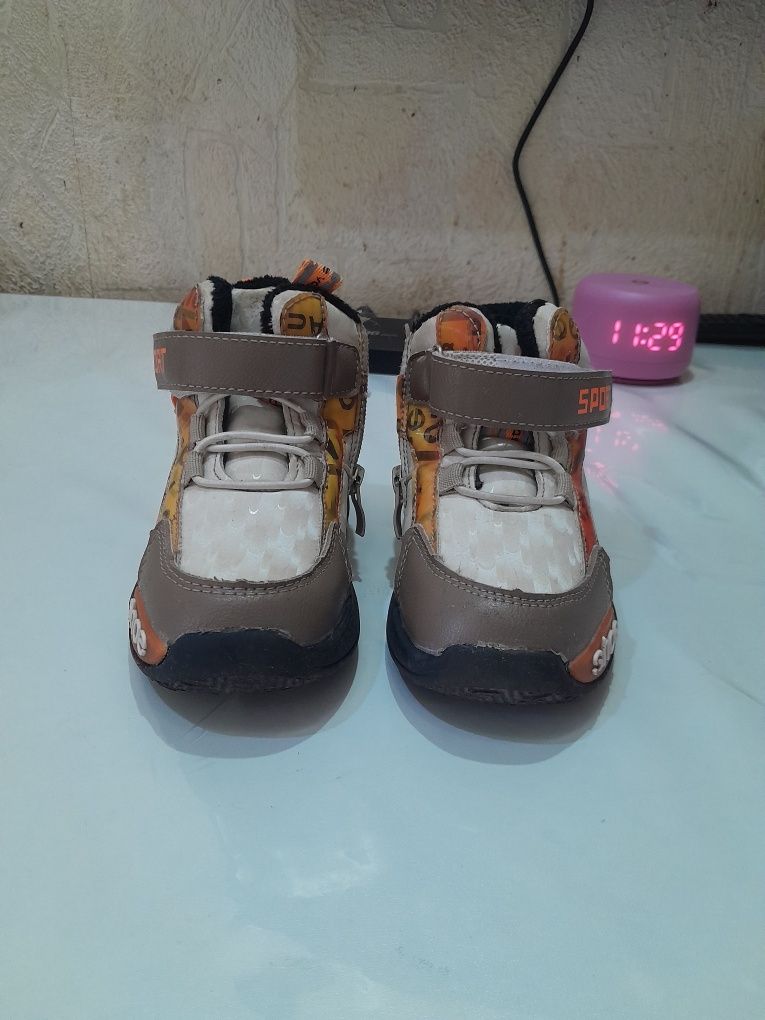 Продам осенние ботиночки 24р