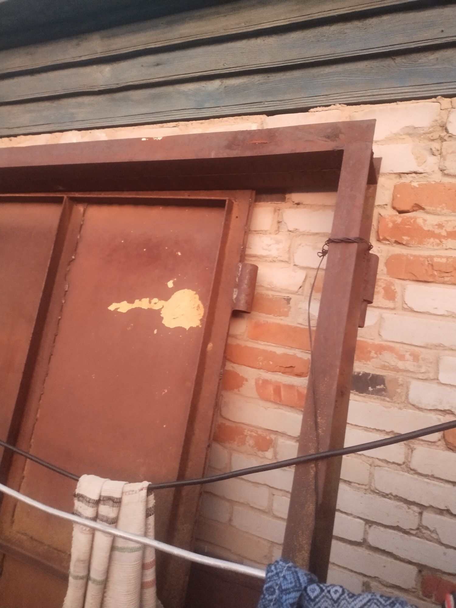 Продам металлический ворота на гараж 2,5*2,0м.