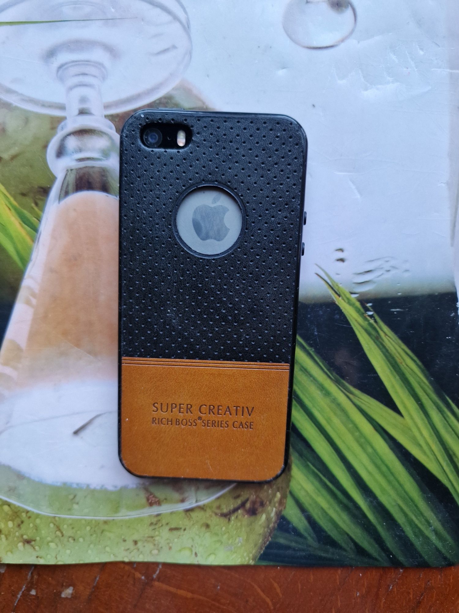 Телефон Iphone 5