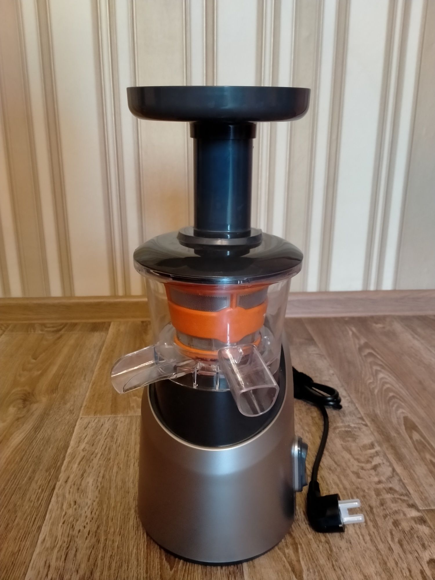 Шнековая соковыжималка Moulinex ZU255B10